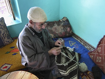 6 Muah n'Ait Tabatoot, Knitting leggings, High Atlas