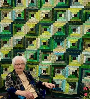 10 Phyllis Van Horn with her Last Quilt -Called the Last Hurrah